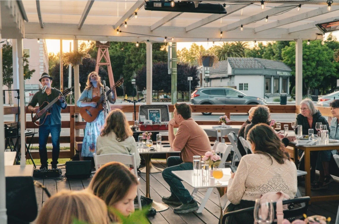 Live music on the Epicure Club patio